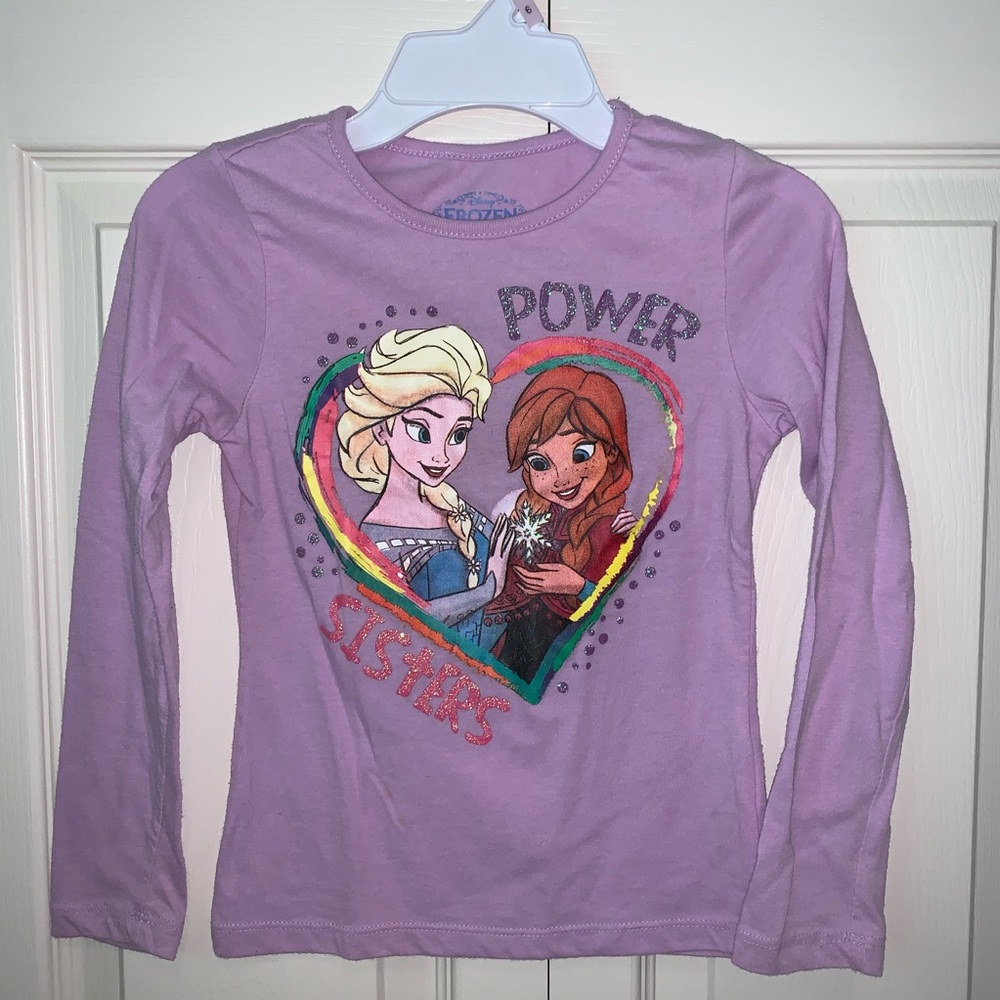 Disney - Ana & Elsa shirt ❤️
